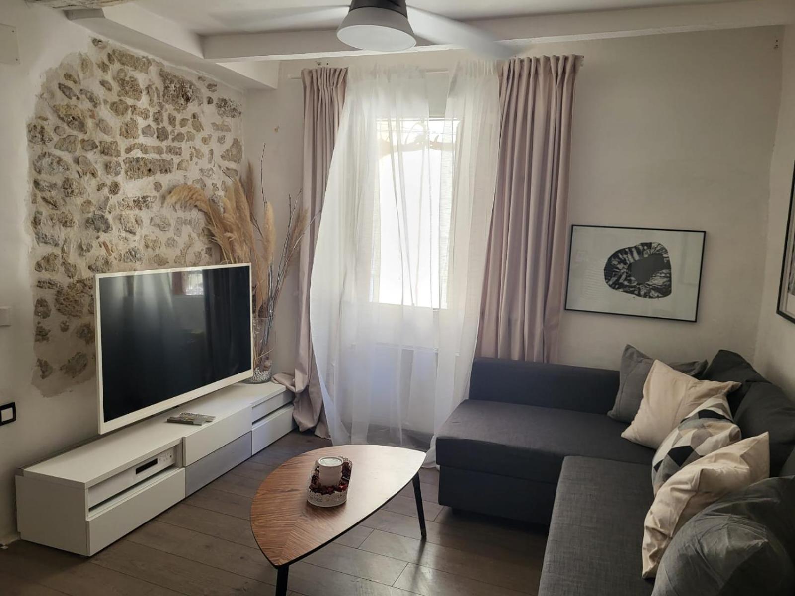 Spacious Town House With Balcony Montagnac  Εξωτερικό φωτογραφία